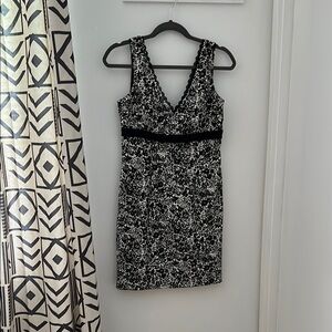 Connected Apparel Black and White Patterned Mini Dress 6P